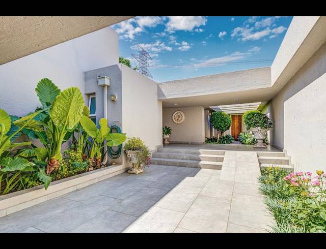 4 BEDROOM HOUSE FOR SALE IN BENMORE GARDENS